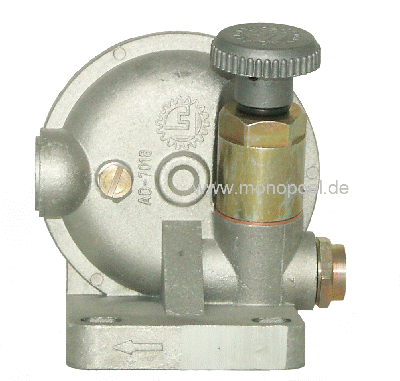 universal filter head with integrated manual pump